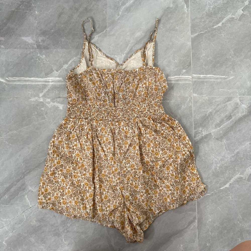 Women’s American Eagle AE Front Cut-Out Floral Spaghetti Strap Romper Size Large - Picture 9 of 16